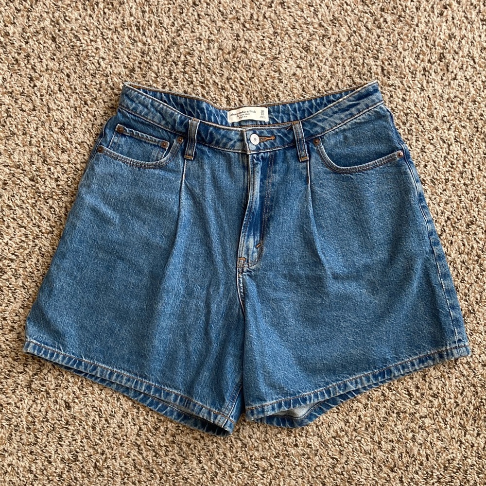 Abercrombie curve love high rise loose short sz 30
